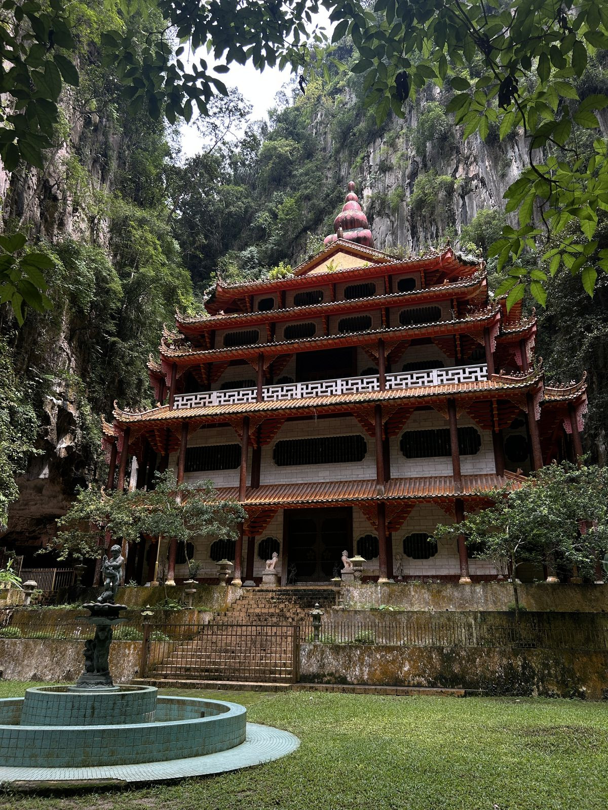 Đền Sam Poh Tong